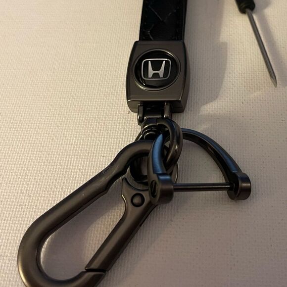 Honda Logo Key Fob Keychain in Black Leather NWT - Picture 3 of 5